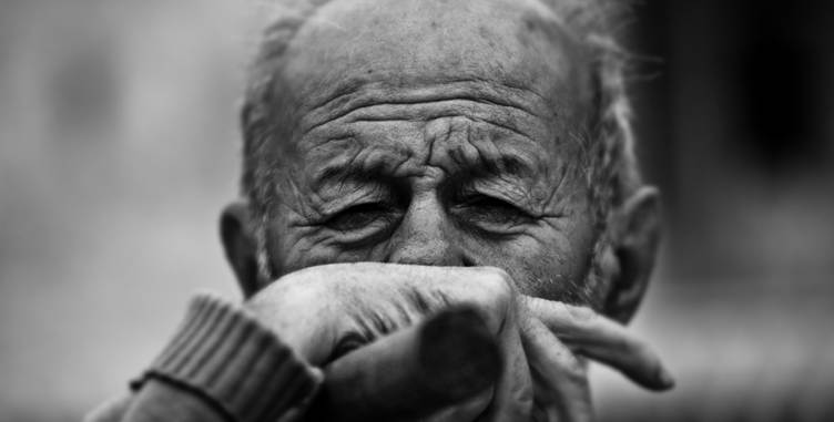 A close-up of a person

AI-generated content may be incorrect.